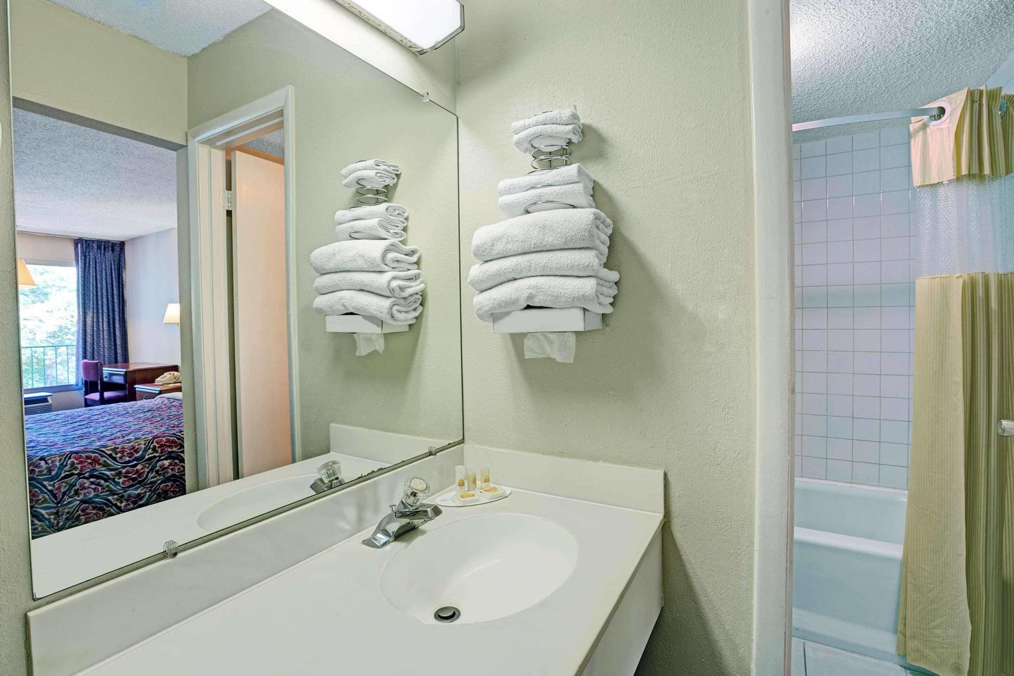 Days Inn By Wyndham Jellico - Tennessee State Line Bagian luar foto
